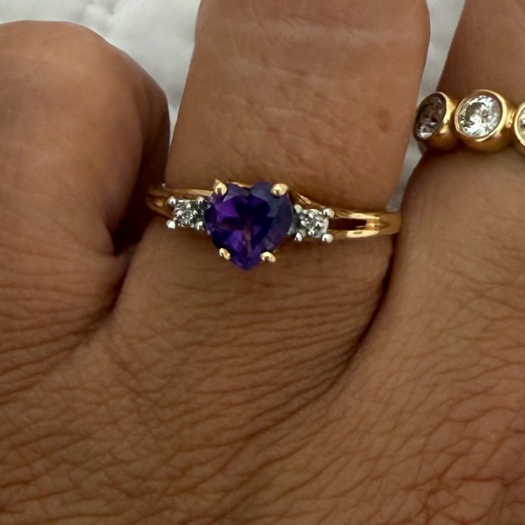 10k Gold Ring with heart amethyst Gemstone - Picture 2 of 8